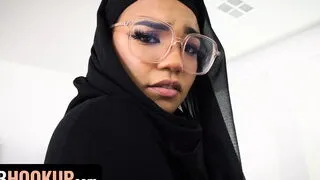 Muslim Girl with Hijab Twerks Her Round Booty