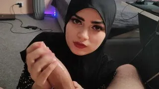 Muslim girl gets cumshot on her face
