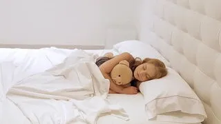 Nasty teen babe plays with her pussy and asshole