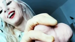 Hot amateur blonde pregnant toying her pussy solo