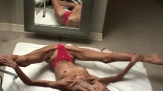 Cute amateur brunette naughty in solo jerking show on camera