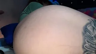 Solo big ass brunette uses toy
