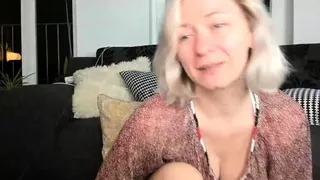 amateur blonde solo webcam