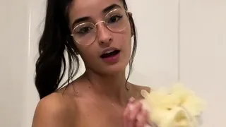 Small tit babe fingers her tight pussy on cam