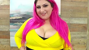 Plump Beauty Alexis Mounts a Thick Dildo