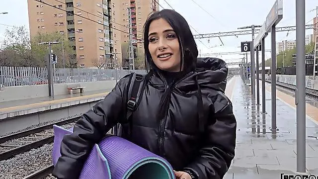 Amateur gets to fuck in outdoor scenes for some extra cash