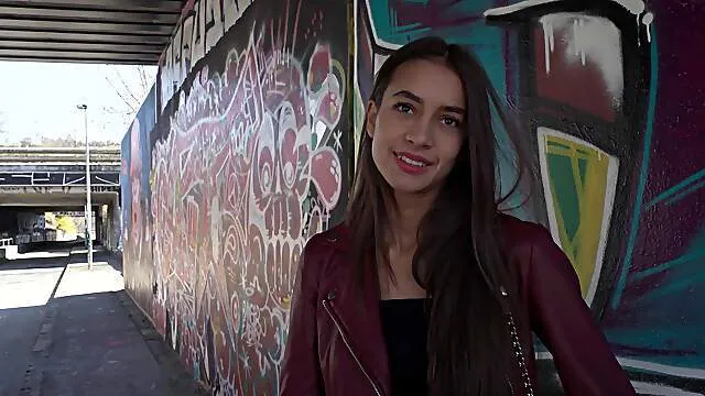 Loud outdoor cowgirl sex after this fine bitch starts riding