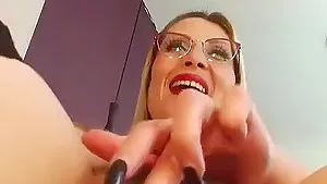 Homemade video in HD of a blonde babe fingering her pussy