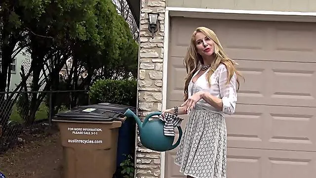 Skinny MILF loves teasing and playing slutty in her new solo