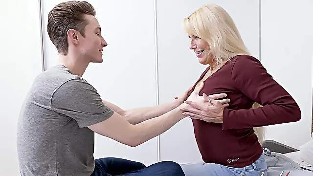 Slutty mature mom tries new perversions with her horny stepson