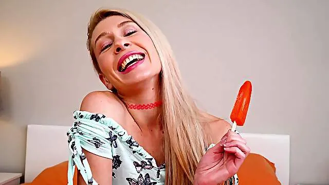 Blonde beauty loves being on cam when fooling around with the cock