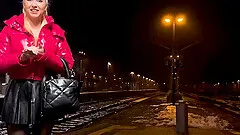 Horny dude gives MILF a facial