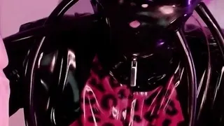 Close up MILF masturbation