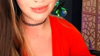 Masturbating solo babe loves her toys