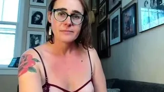 Close up MILF masturbation