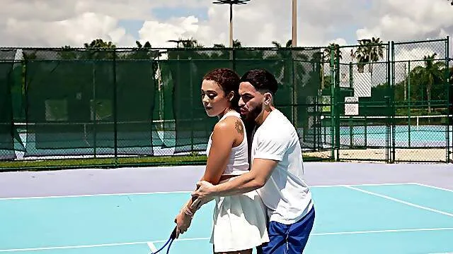 Curvy Latina beauty sucks it wet and sloppy in advance to sensual hard sex