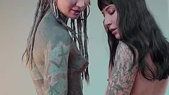 Anuskatzz and Charlotte enjoy anal play with their toy