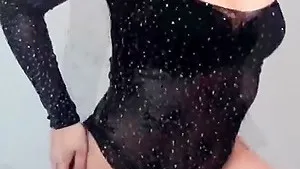 Homemade video in HD of a sexy chick wearing lingerie having fun