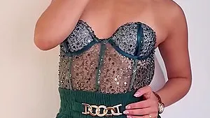 Solo show of a slender babe showing her nice green dress - webcam