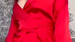 Homemade video of a brunette darling fingering her love tube