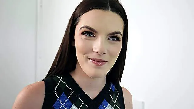 Slim hottie pumped in ways that make her shiver