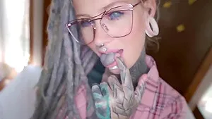 Nerdy tattooed Anuskatzz pov anal fuck