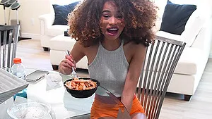 Homemade video in HD with brunette Cecilia fingering her cunt