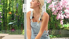 Amateur cutie Molly gets fingered and fucked during casting. HD