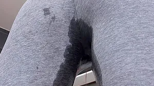 Video of dirty Jessica Bell masturbating in the kitchen and pissing