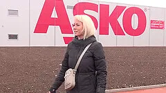 Cum on tits ending for dirty blonde MILF Tereza Mer after sex in the car