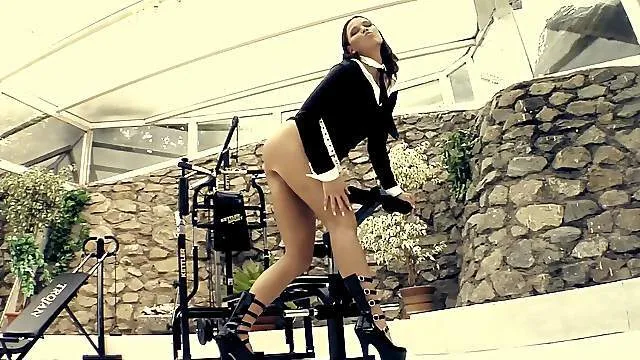 Big booty girl rides in reverse and swallows sperm