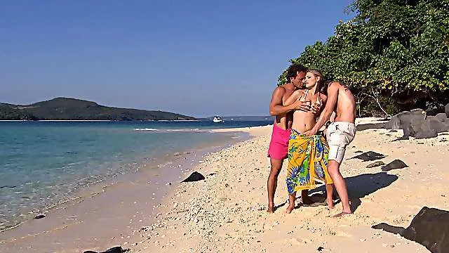 Katy Caro loves that double penetration she gets by the beach