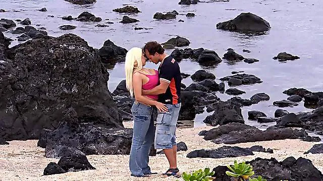 Jemstone's passion for having beach sex has to be fulfilled