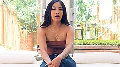 Slutty chick Paulina surprises a casting agent with a blowjob