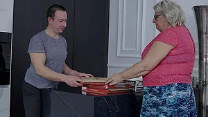 Mature BBW Babet sucks a dick before taking it in her fat pussy