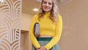 Smooth fucking on the sofa makes Monroe Fox moan - cuckold