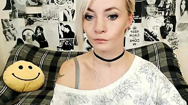 Gorgeous blonde webcam girl does a stunning striptease