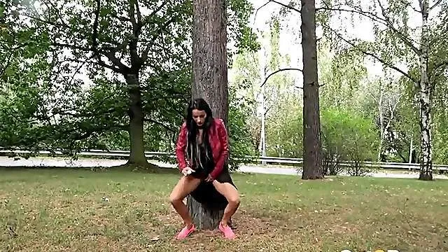 Beauty lifts her dress and pees in a park