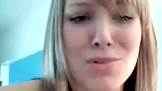 Blonde teen fingers her cunt on webcam