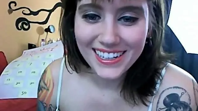 Cute webcam girl with lots of tattoos plays