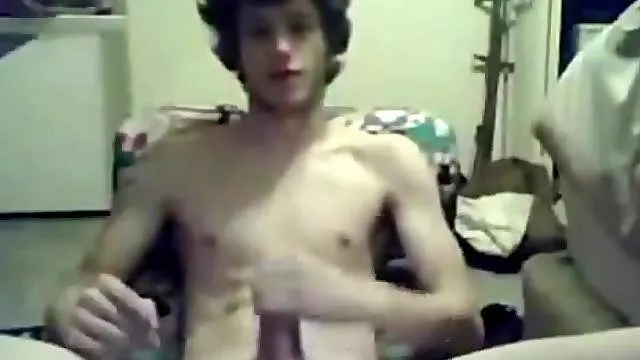 Beard and tattoo on this masturbating amateur