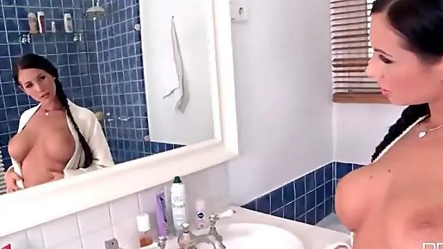 Nude beauty Kyra Hot masturbates in bathroom