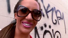 Sexy babe Richelle Ryan loves sucking a dick more than anything