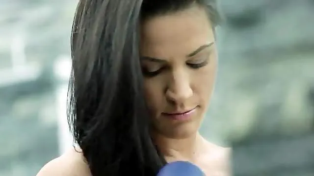 Naked babe brushes her hair and showers