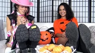 Retro lesbian foot fetish