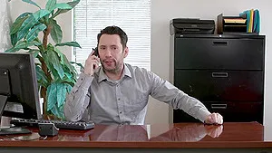 Bubble butt massage expert gives a blowjob and gets fucked hard