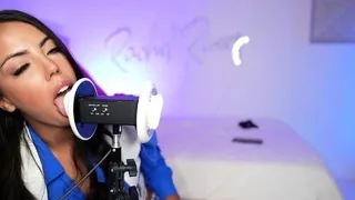 Brunette Solo Webcam Masturbation