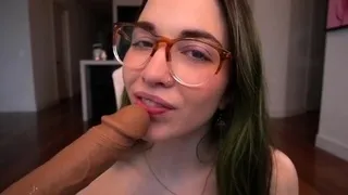 Webcam fun mature brunette with toys cum on cam