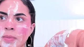 Amateur webcam toying wet pussy