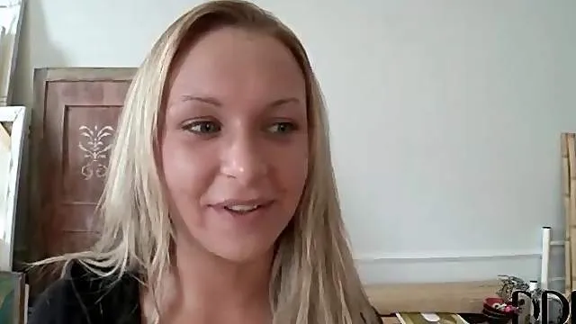 Blonde Amanda Blake strips to model her pussy